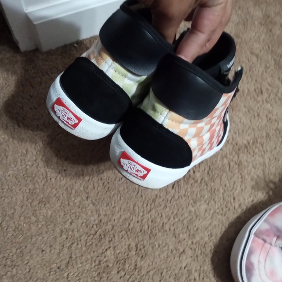 Vans - Picture 5 of 9